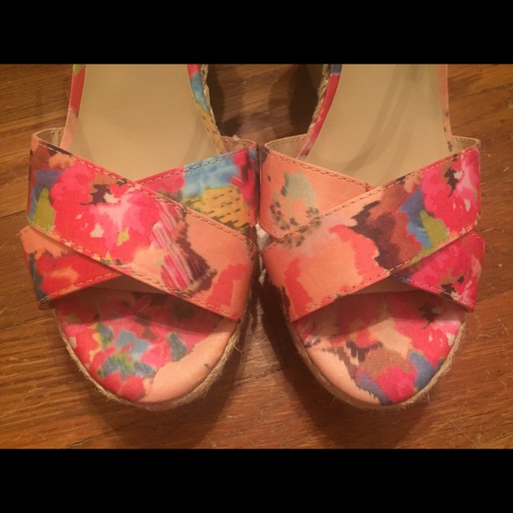 Floral wedge heel - Picture 3 of 3